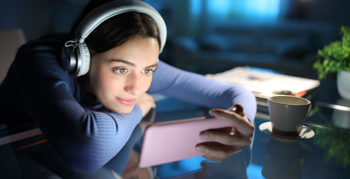 watching mobile phone at night 943x481