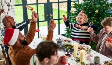 pulling christmas crackers 767x418